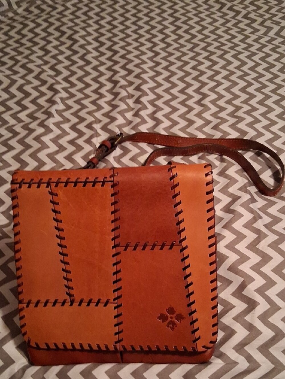 Patricia Nash Two-Tone Tan Patchwork Leather Crossbody - Picture 4 of 13